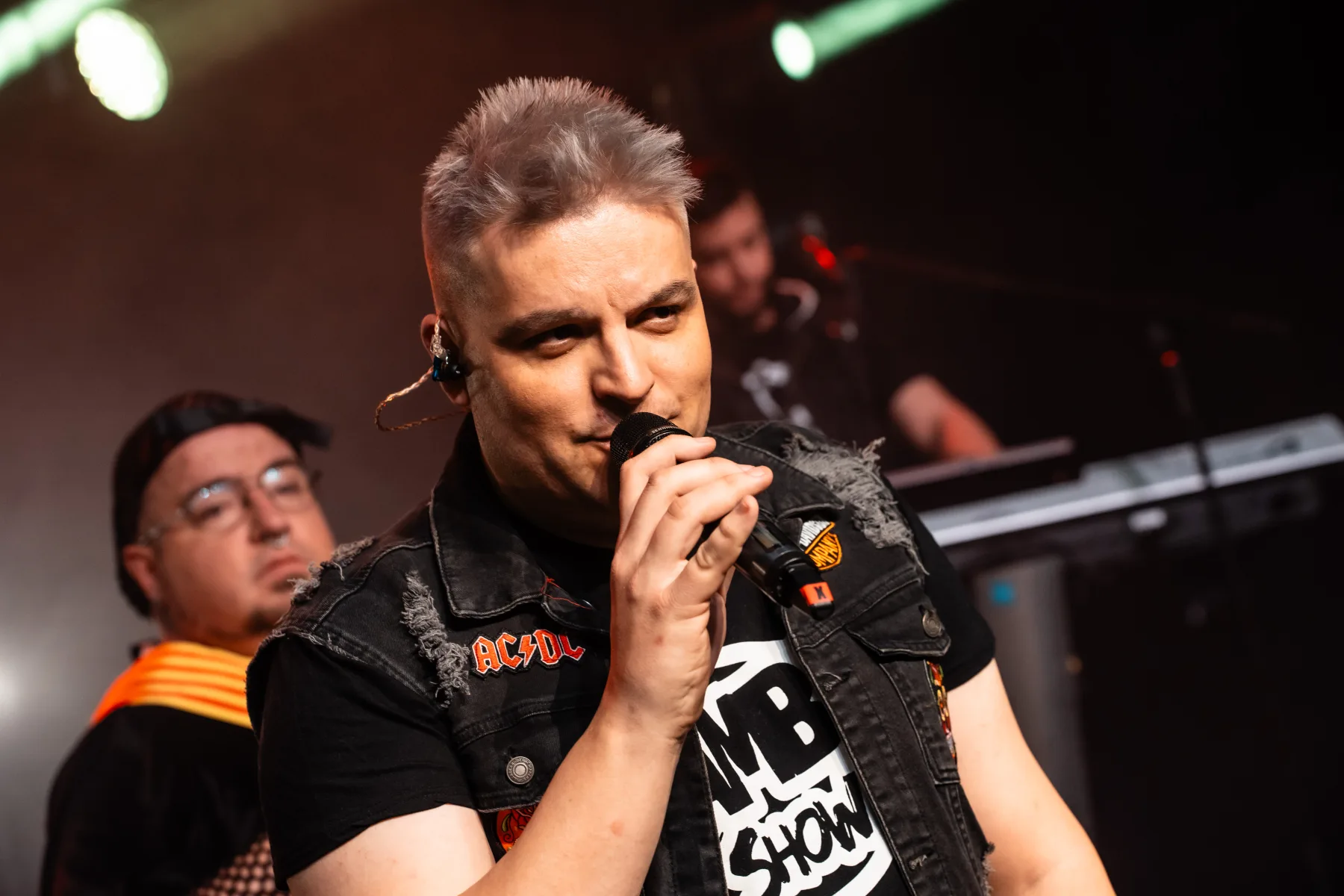 Niko Rosales (Frontman)